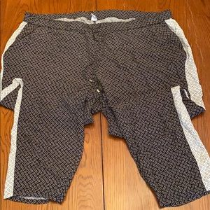 Size XXL Old Navy draw string cropped pant